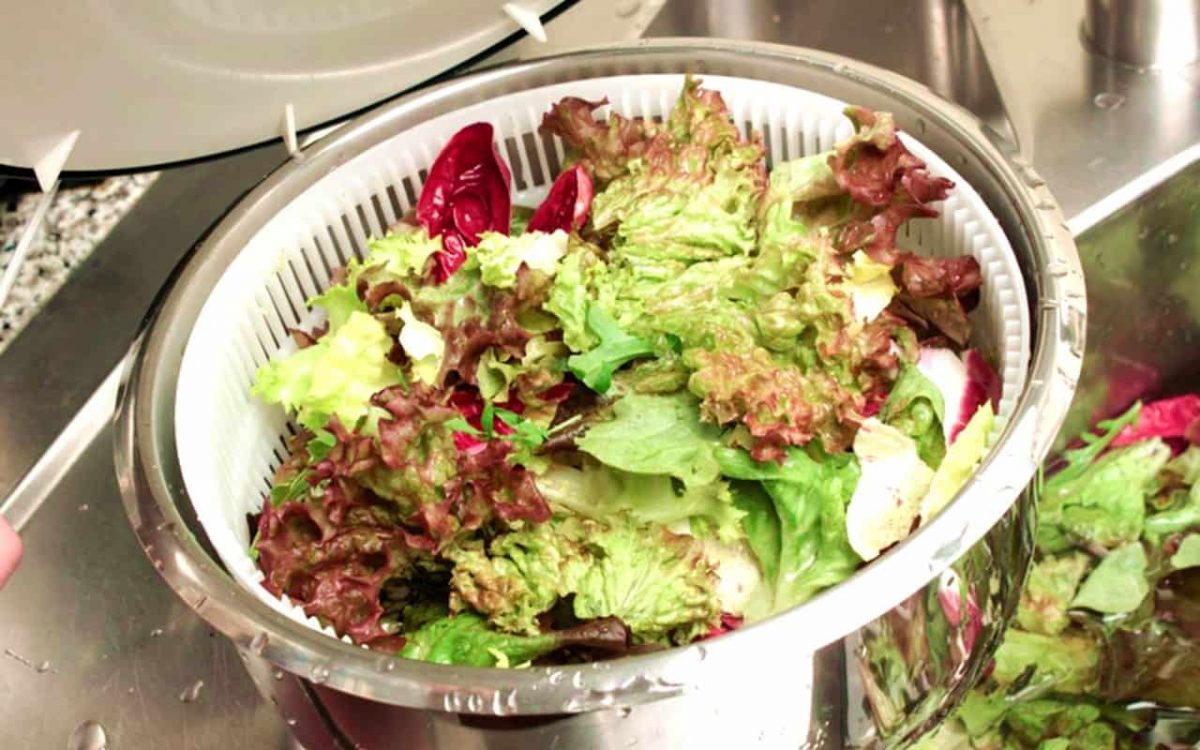 Washing Salad, Step by Step Instructions and Cooking School with Picture