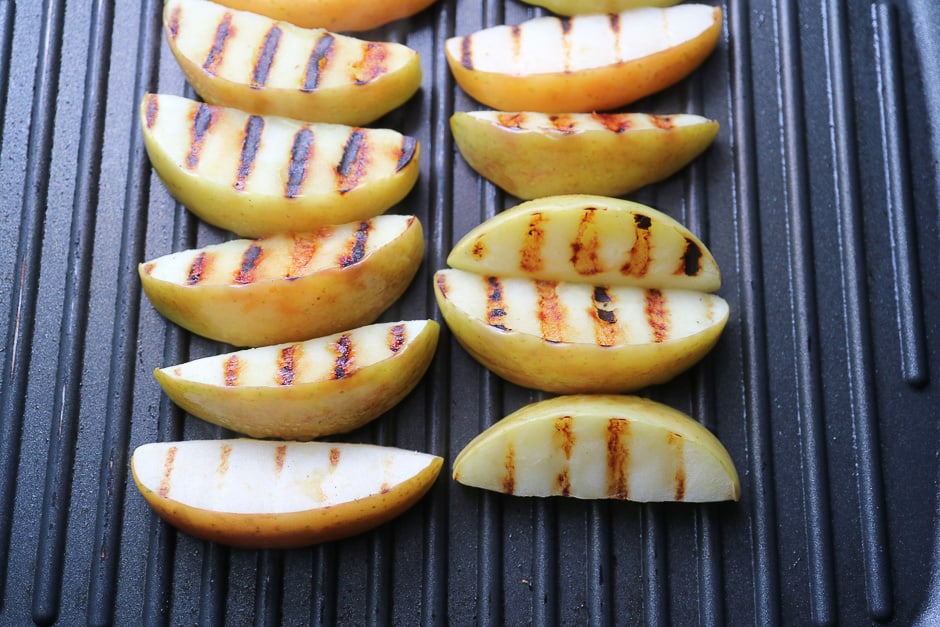 Grill apple wedges