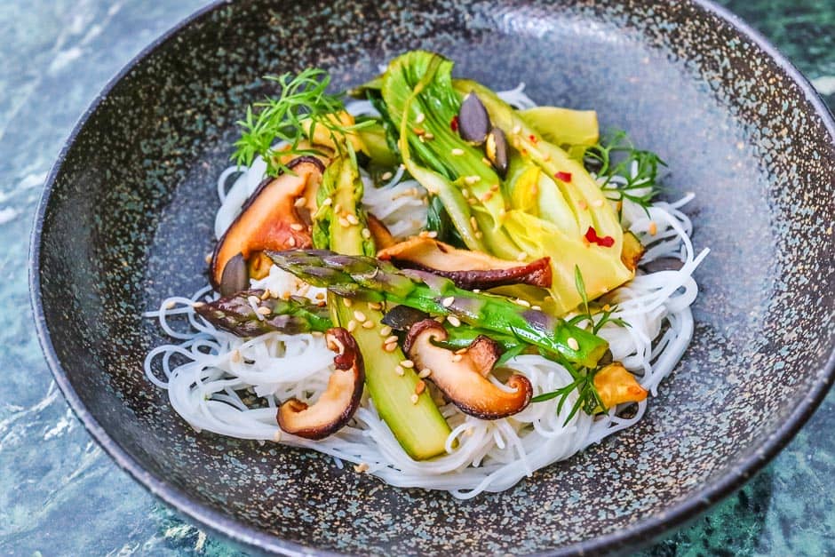 Rice noodles with vegetables