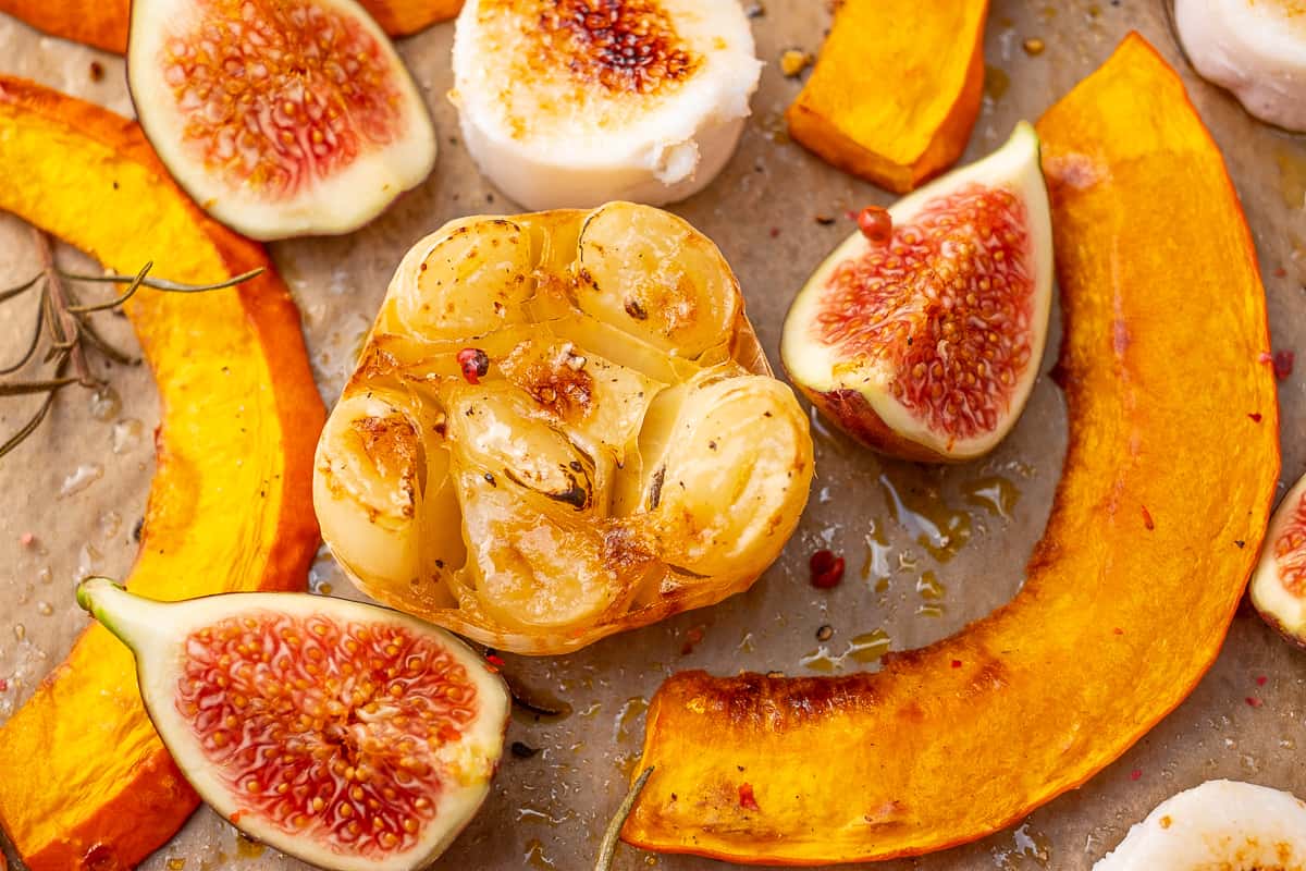 Baked Hokkaido pumpkin with caramelized goat cheese and fresh figs