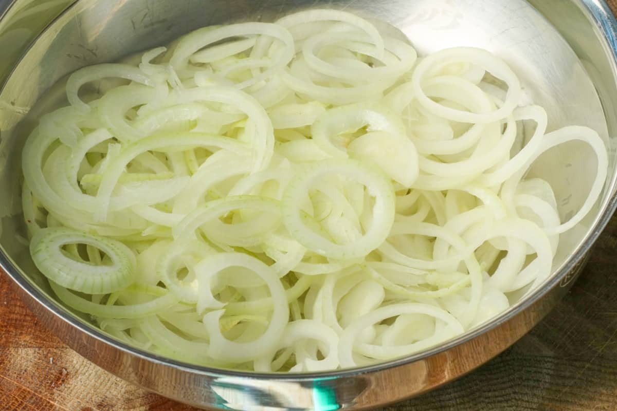 Raw onion rings