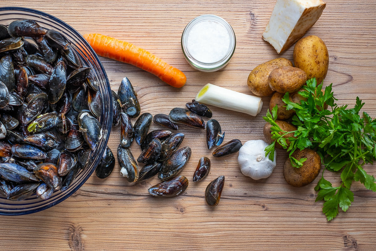 Ingredients for moules fries