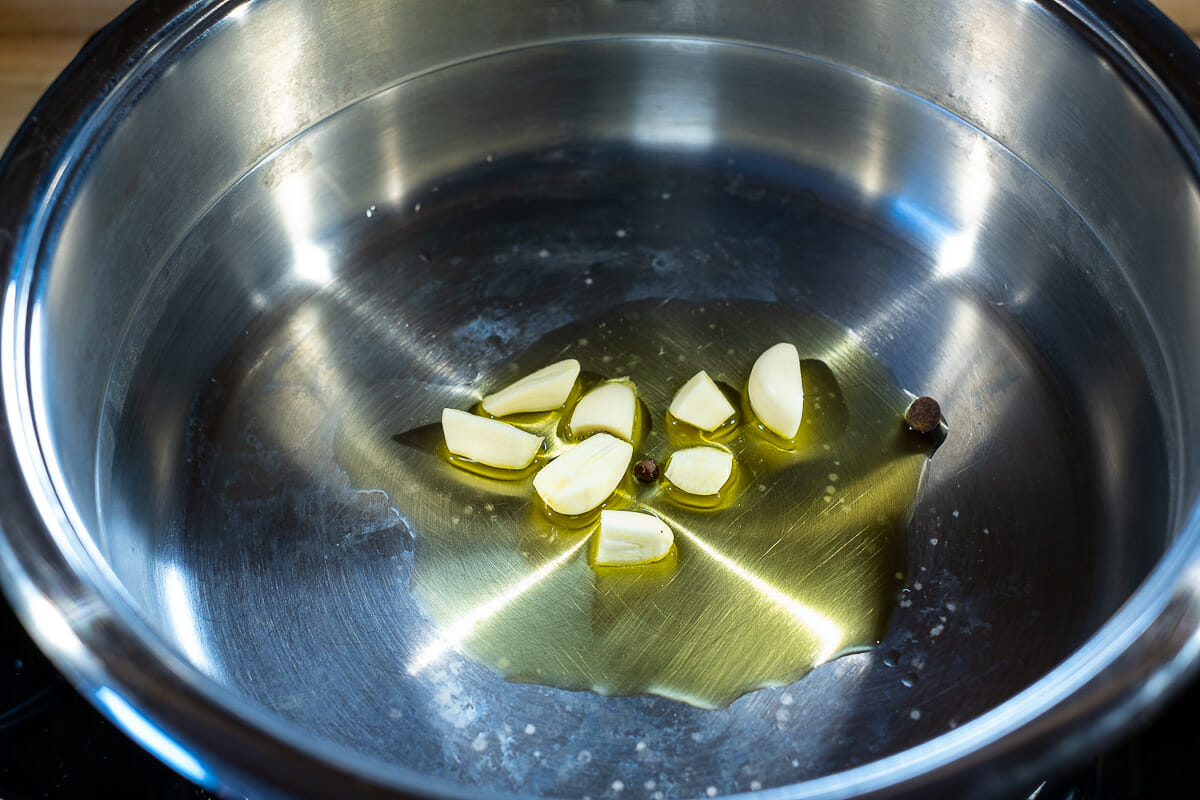 Garlic in the pot