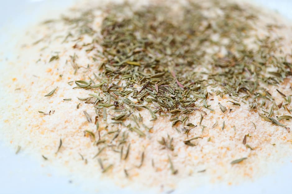 Mix the finest breadcrumbs with the thyme.
