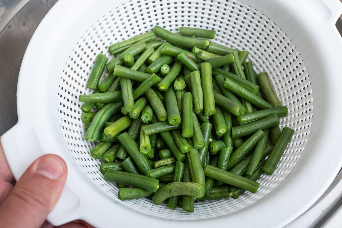 Boiled green beans in colander