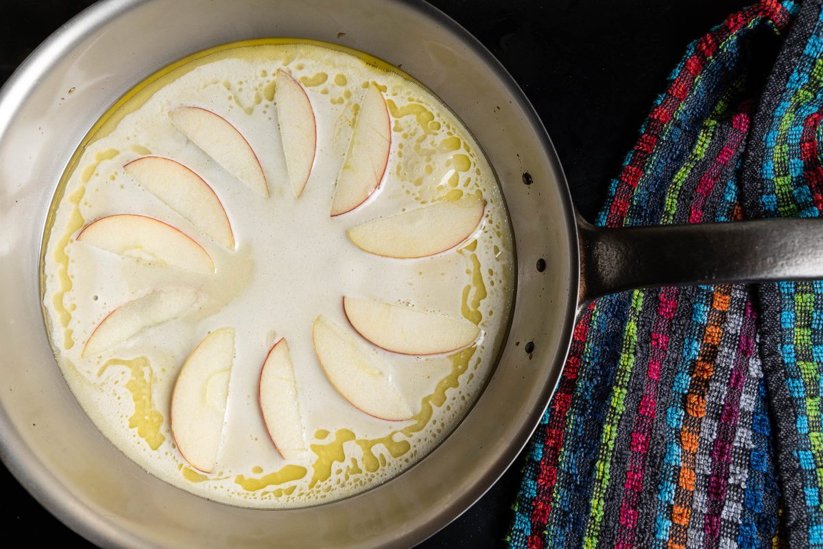 Prepare grandmother's style apple pancakes
